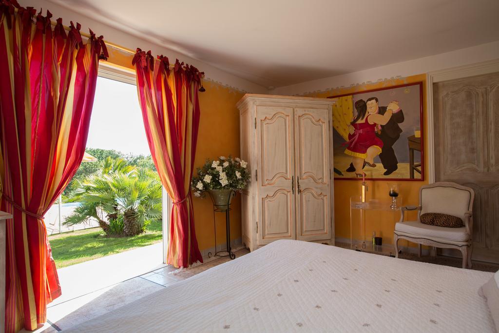 La Tarentane Hotel Grimaud Exterior photo